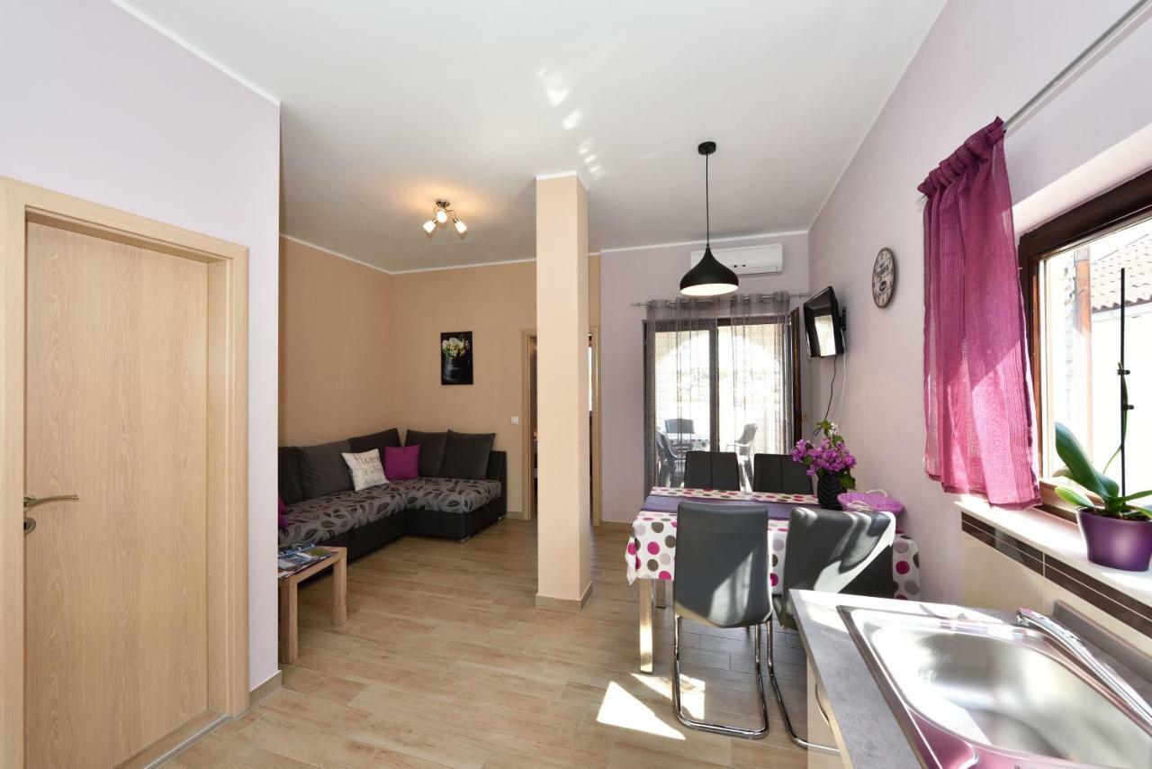 יזרה Apartments Lavanda - Free Parking And Grill מראה חיצוני תמונה